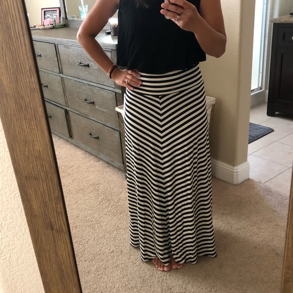 Apt. 9 striped maxi skirt black white small
